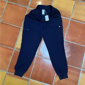 FIGS Uman relaxed jogger scrubs